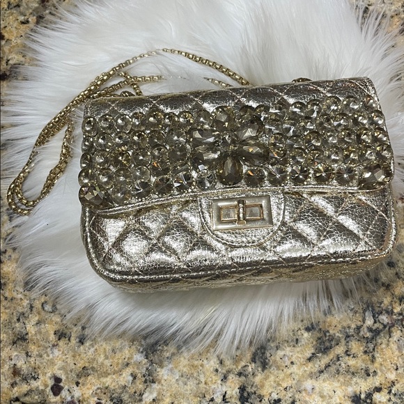 Elegant Gold Quilted Women's Bag - Picture 8 of 13